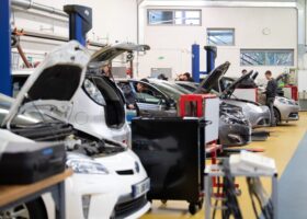 Formation apprentissage Maintenance des véhicules option véhicules particulières CMA Formation Bretagne