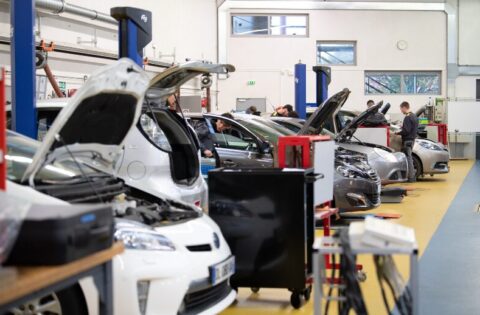 Formation apprentissage Maintenance des véhicules option véhicules particulières CMA Formation Bretagne