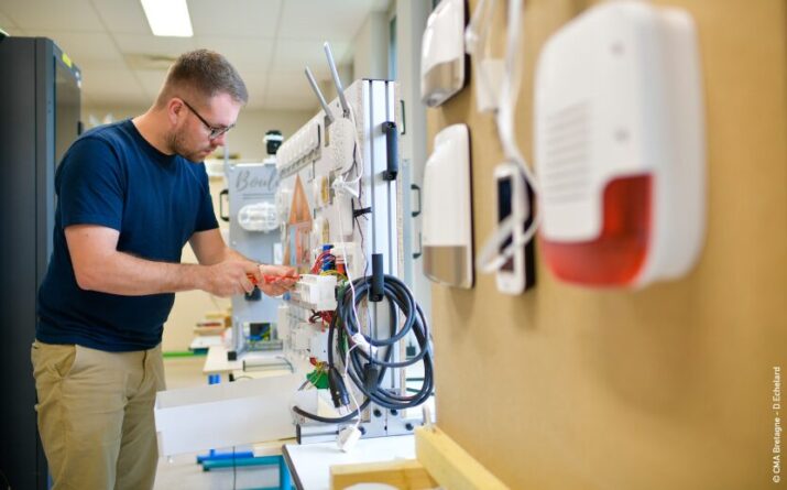 Formation apprentissage Réparateur conseil d'équipements électriques et électroniques CMA Formation Bretagne