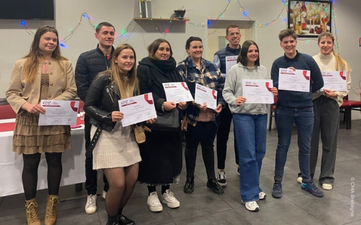 Les jeunes diplômés BTM Pâtissier et BM Coiffeur lors de leur cérémonie de remise de diplôme à Quimper